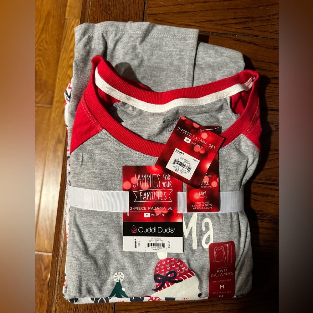 Cute Christmas mama pajamas ! Brand new size medium!